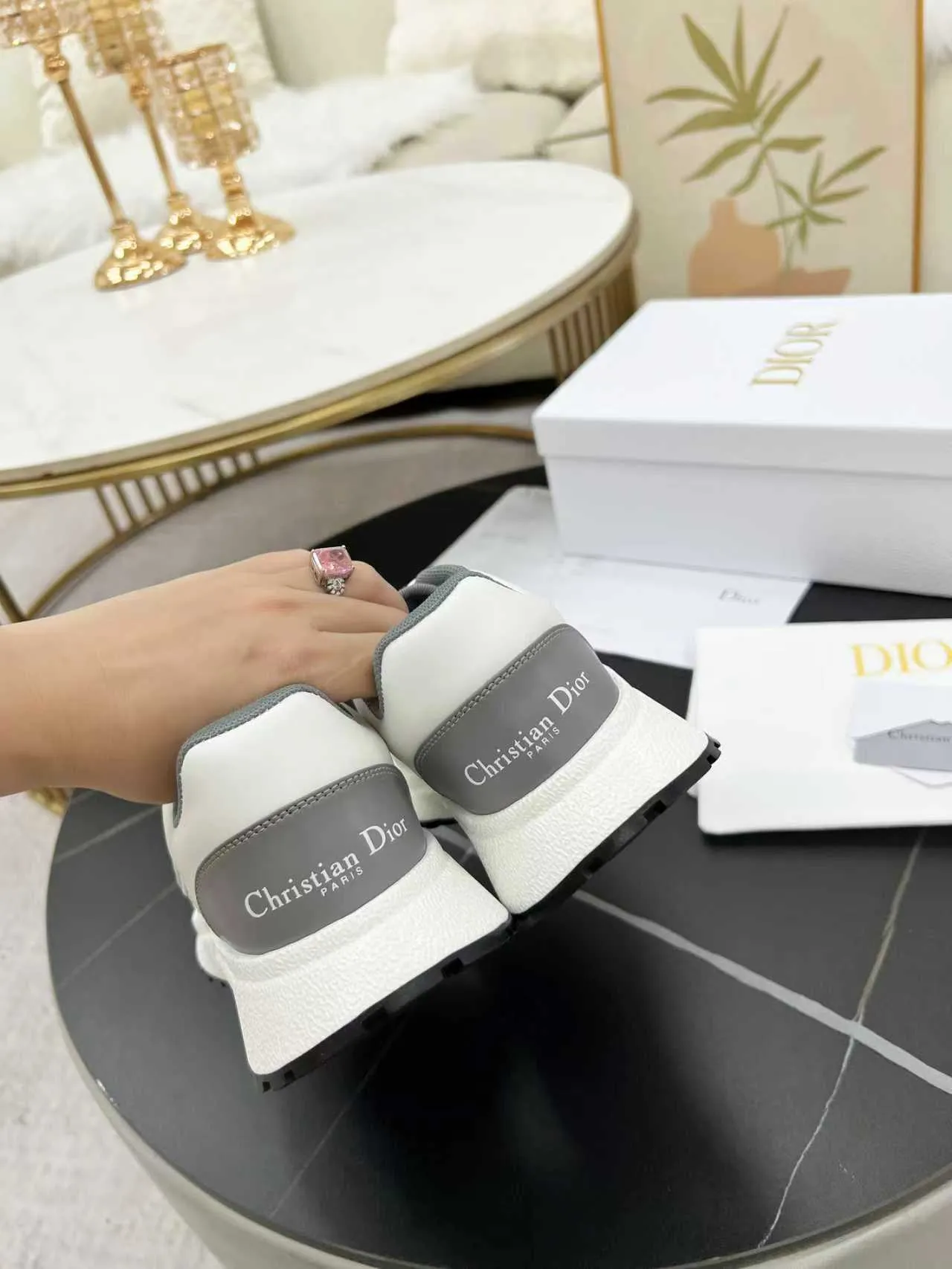 [Dior Dior] P: 640💰Couple model Size: Female: 35-40 (41 customized), male 39-44. (45 customized) 2025 Dior Dior autumn and winter new products🌹Fashion and trends coexist. Imported cowhide is customized one to one. Fabric; cowhide. Lining: Breathable mesh. Outsole: TPU.